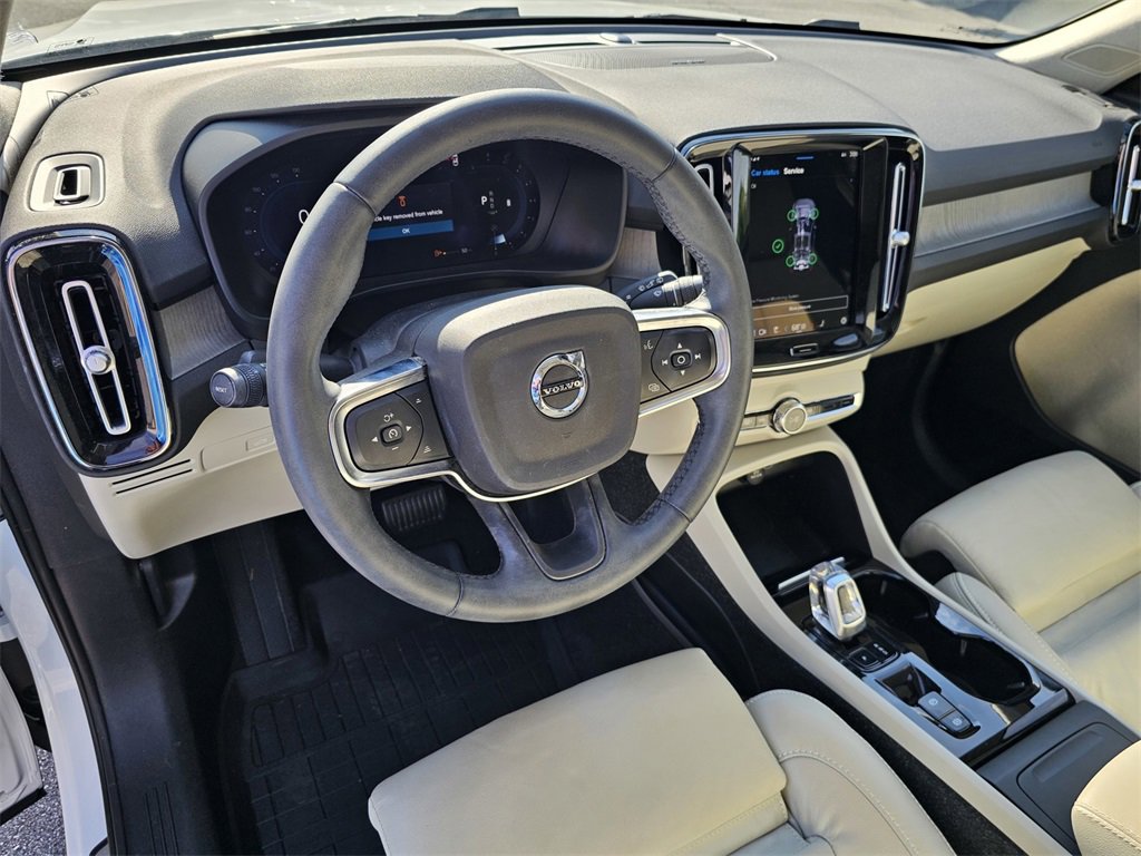 Used 2023 Volvo XC40 B5 Ultimate w/ Protection Package Premier image 15