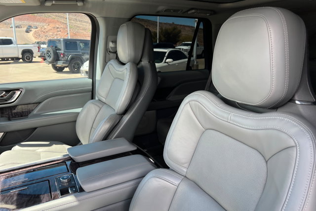 Used 2021 Lincoln Navigator Reserve w/ Luxury Package AWD/4WD image 16