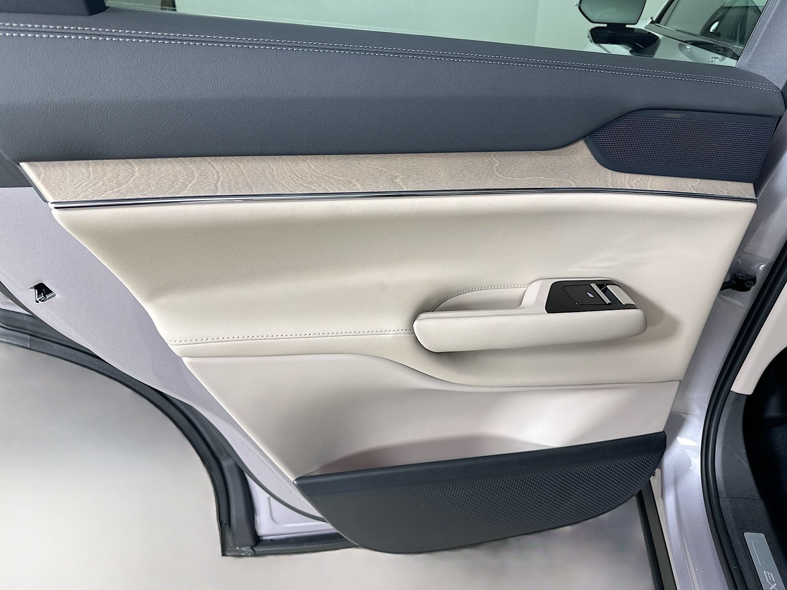 New 2026 Volvo EX90 Plus AWD/4WD image 34