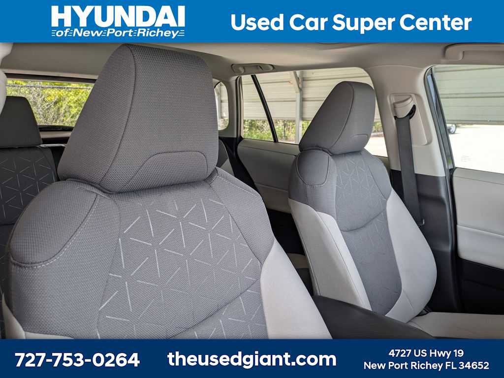 Used 2024 Toyota RAV4 XLE w/ Convenience Package image 6
