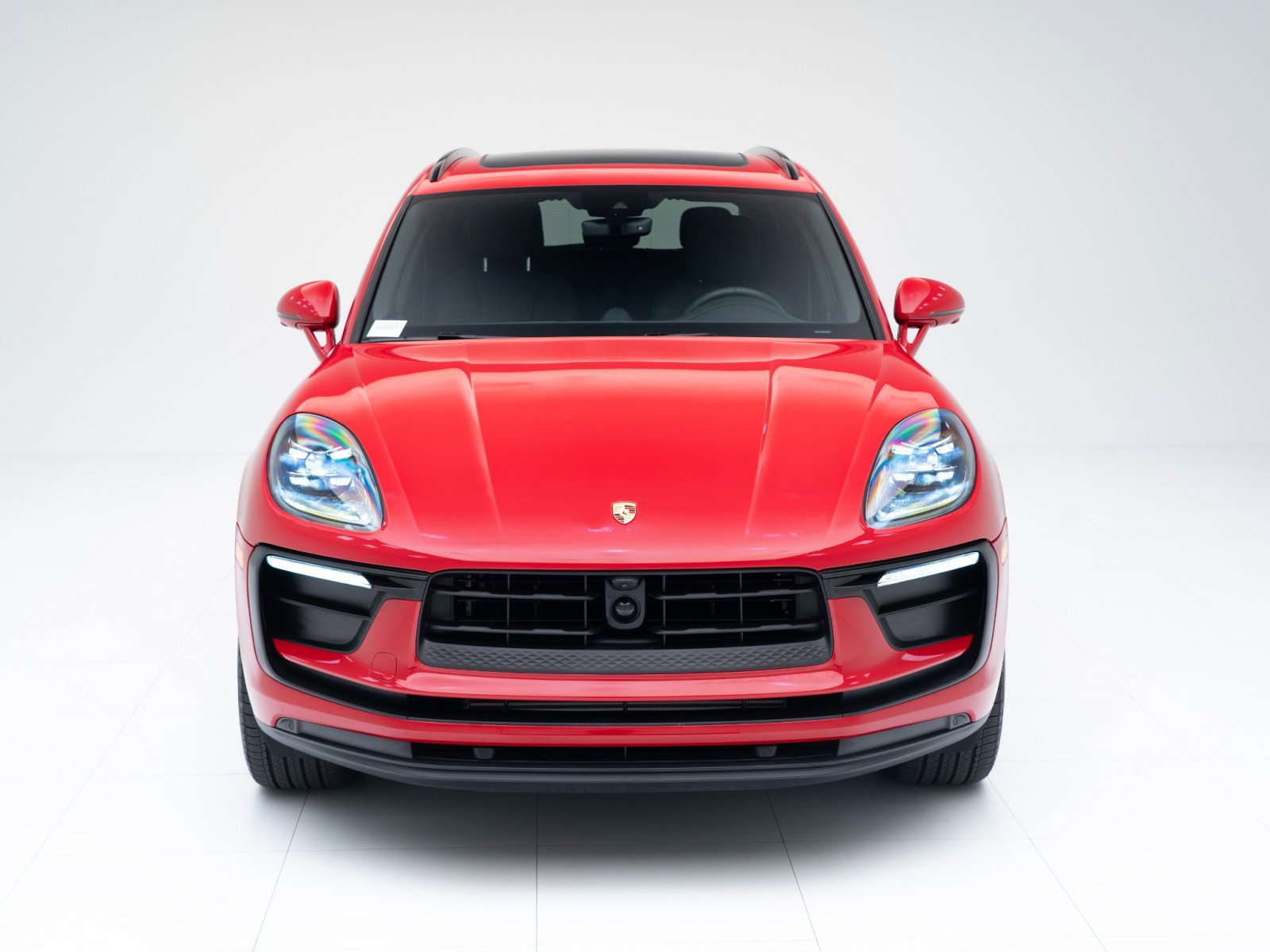 Certified 2025 Porsche Macan image 6