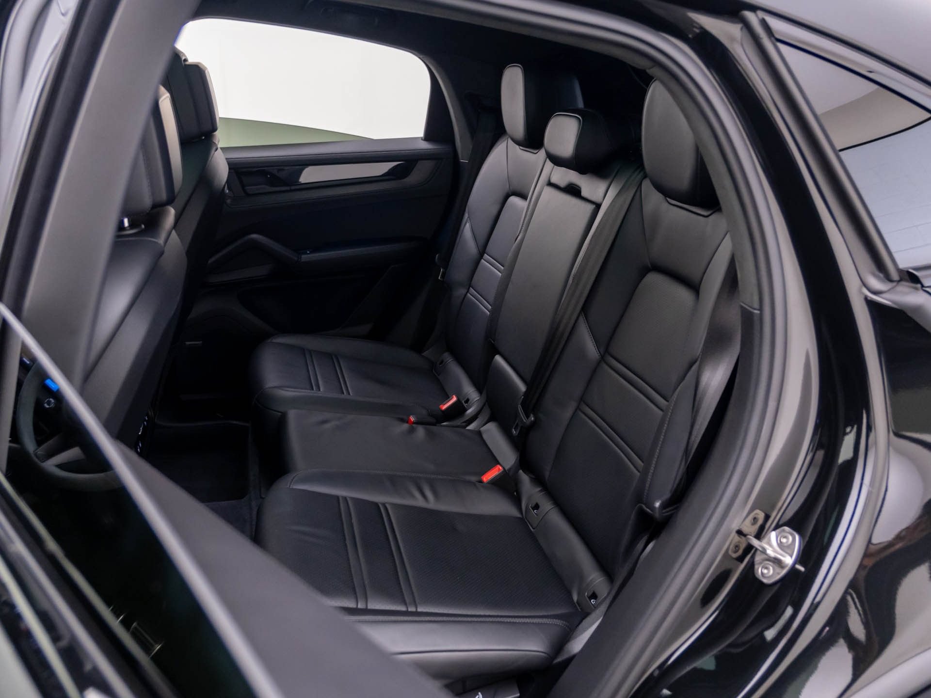 Certified 2025 Porsche Cayenne GTS AWD/4WD image 17