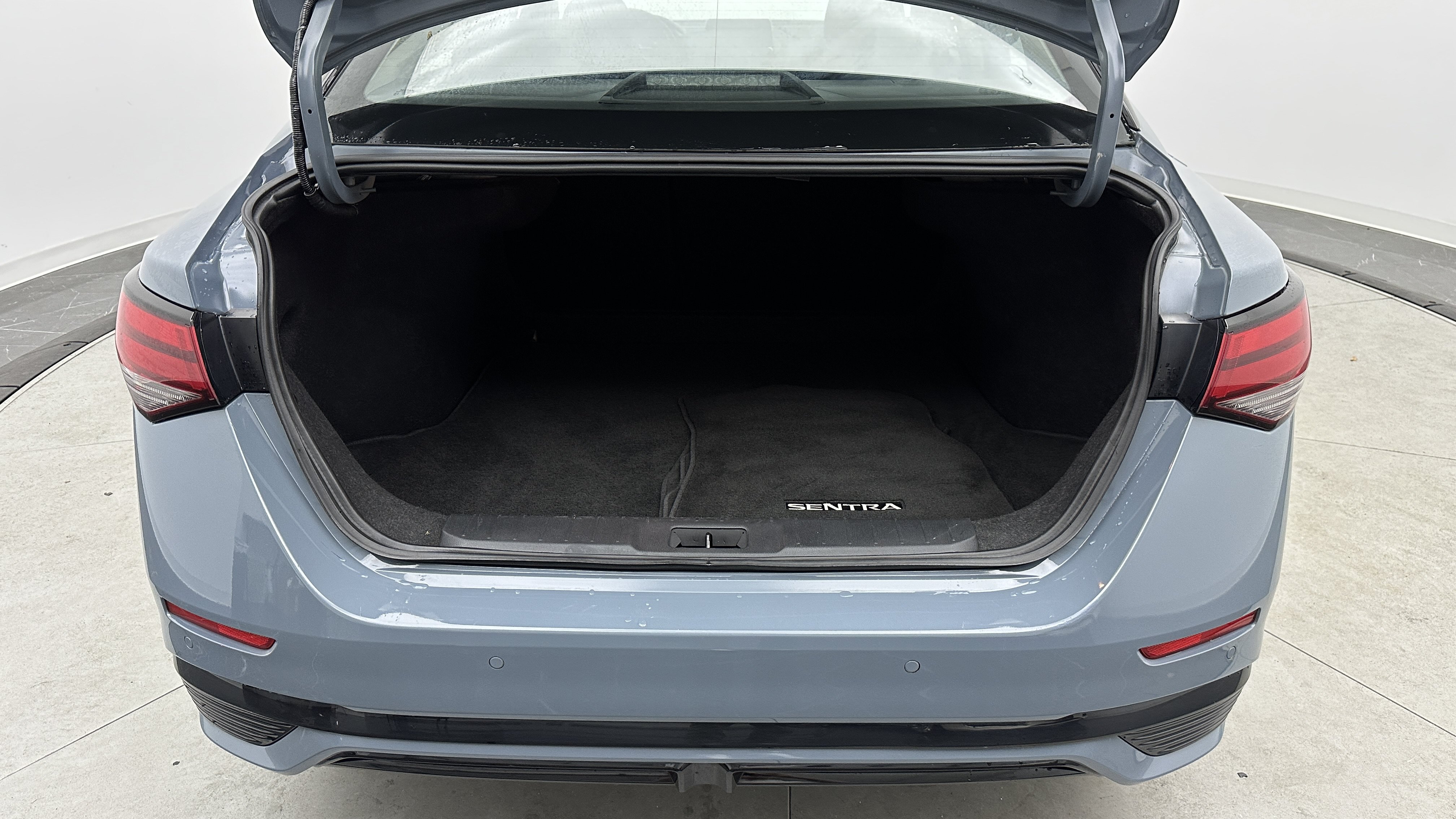Used 2025 Nissan Sentra SR FWD image 27