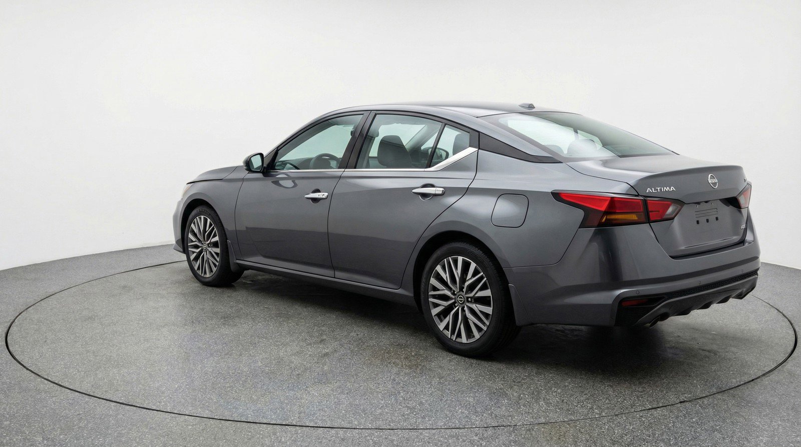 Used 2025 Nissan Altima 2.5 SV image 6