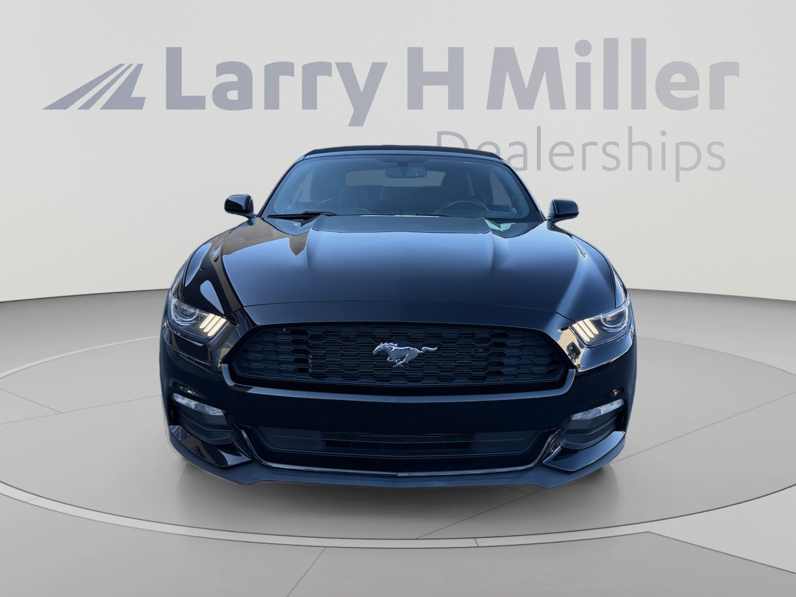Used 2017 Ford Mustang Convertible RWD image 8