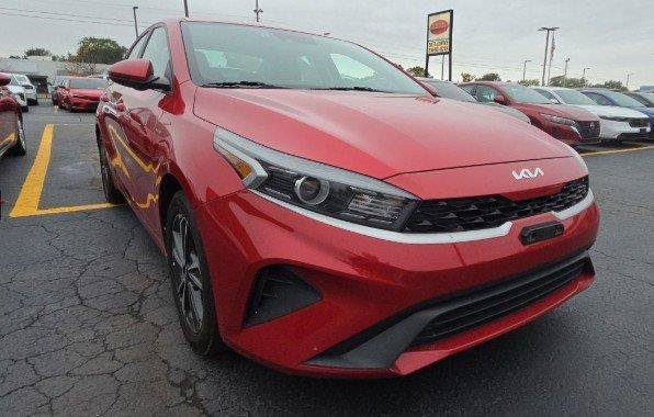 Used 2024 Kia Forte LXS FWD image 2