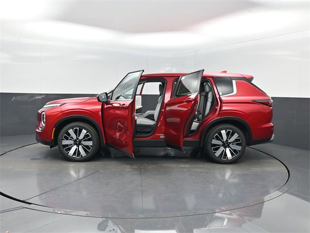 New 2025 Mitsubishi Outlander SE image 39