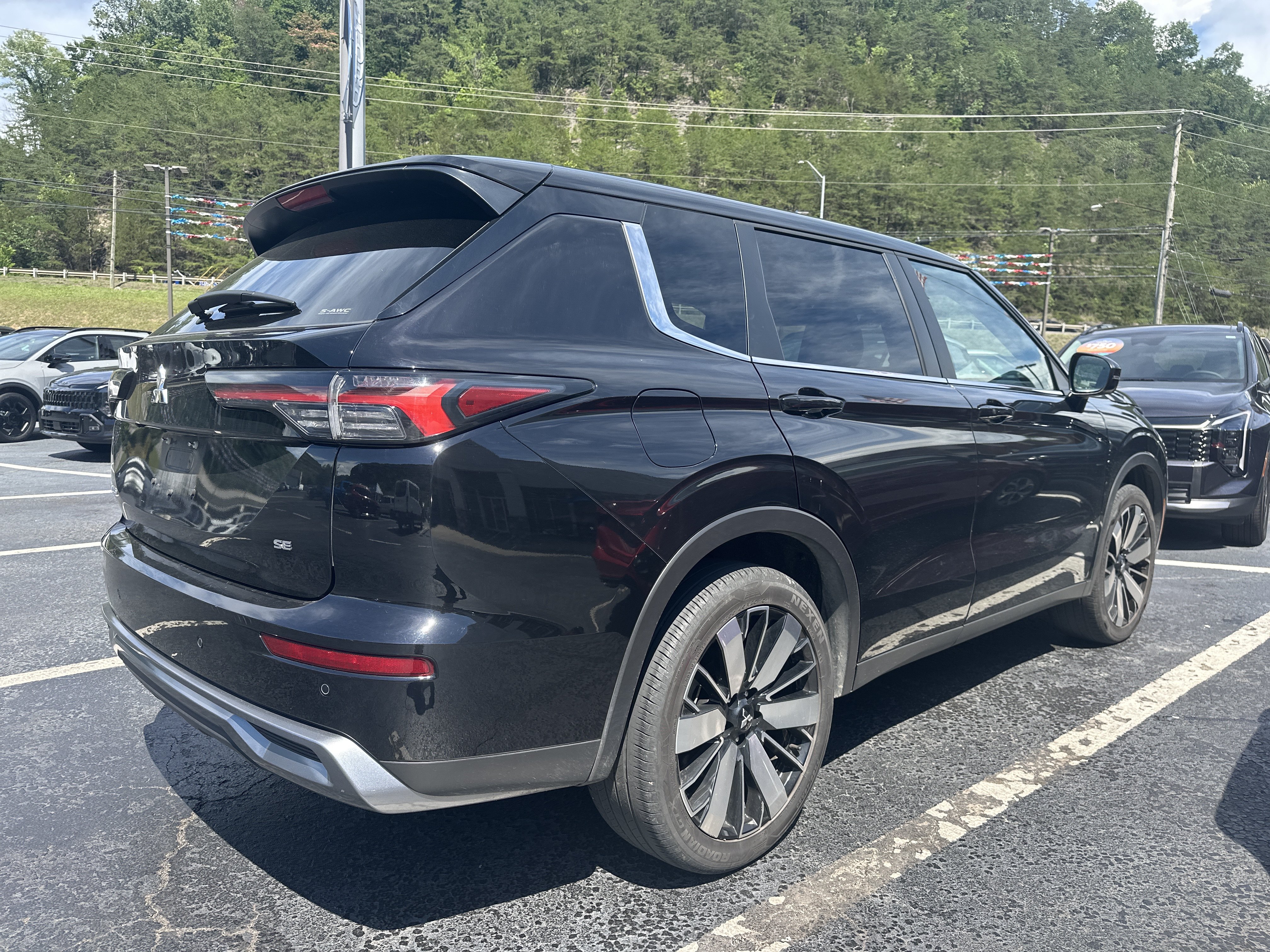 Used 2025 Mitsubishi Outlander SE AWD/4WD image 14