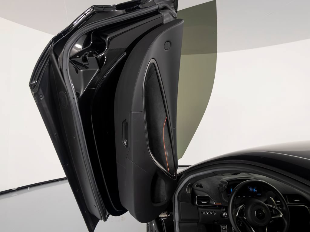 Used 2023 McLaren Artura RWD image 10