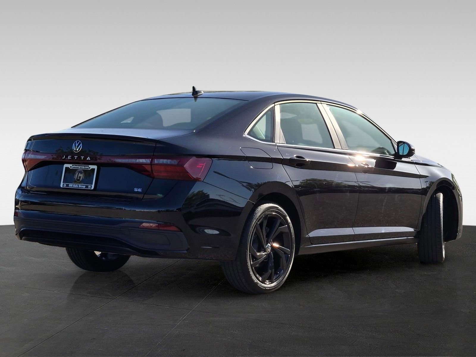 Used 2025 Volkswagen Jetta SE image 4