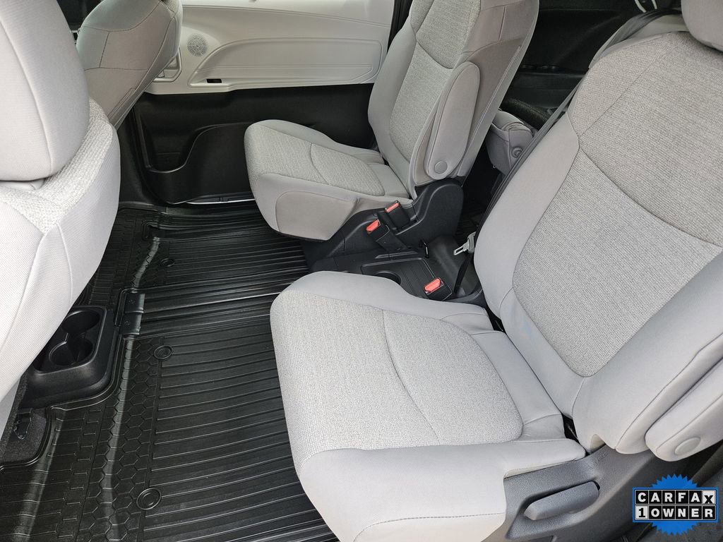 Used 2026 Toyota Sienna LE image 23