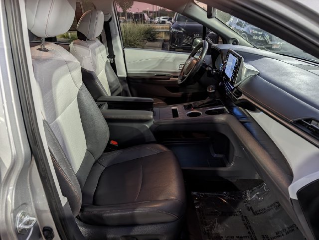Used 2023 Toyota Sienna XSE w/ XSE Plus Package AWD/4WD image 33