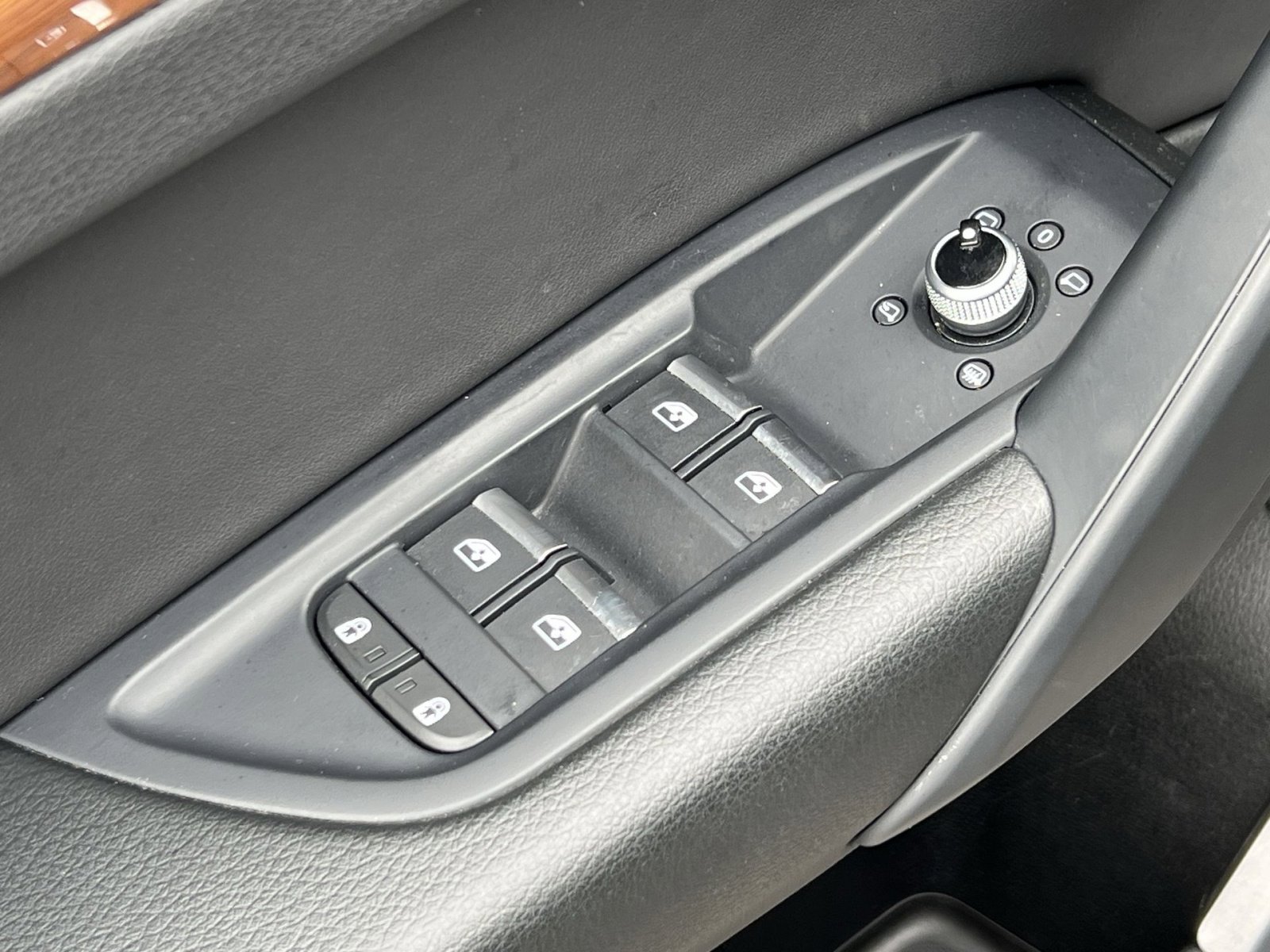 Used 2023 Audi Q5 2.0T Premium w/ Convenience Package image 13