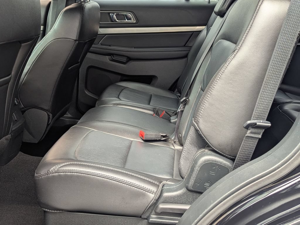 Used 2018 Ford Explorer XLT w/ Equipment Group 202A FWD image 22