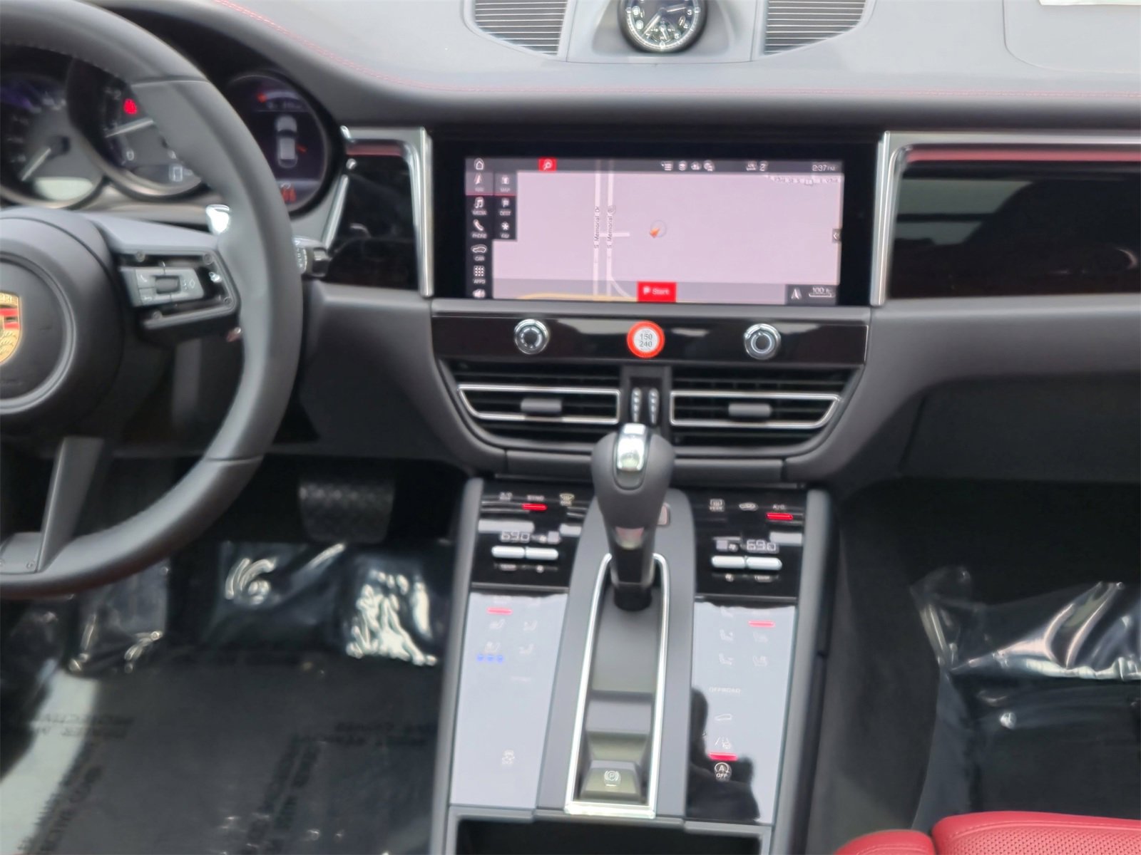 New 2025 Porsche Macan image 17