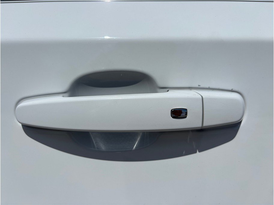 Used 2023 Chevrolet Traverse LS FWD image 16