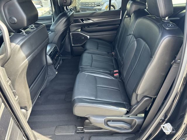 Used 2024 Jeep Wagoneer L Series III w/ Flexible Seating Group AWD/4WD image 20