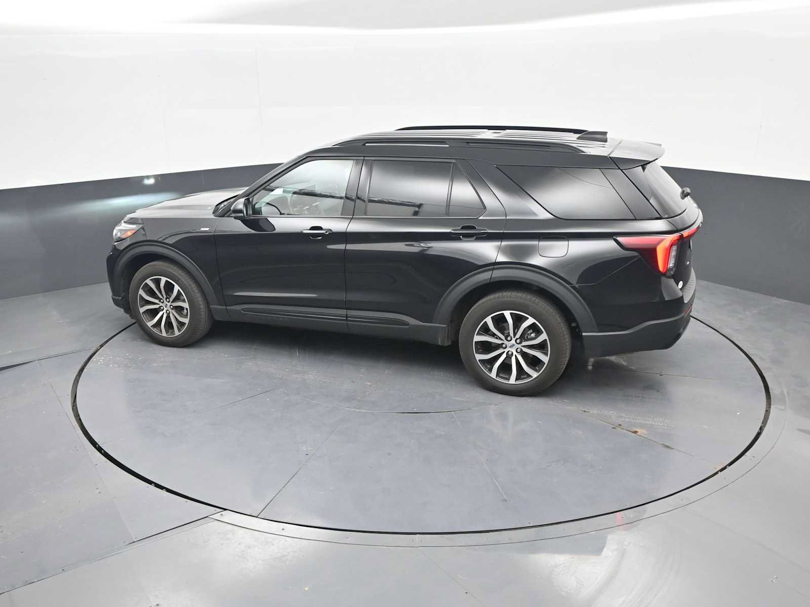 Used 2025 Ford Explorer ST-Line AWD/4WD image 90