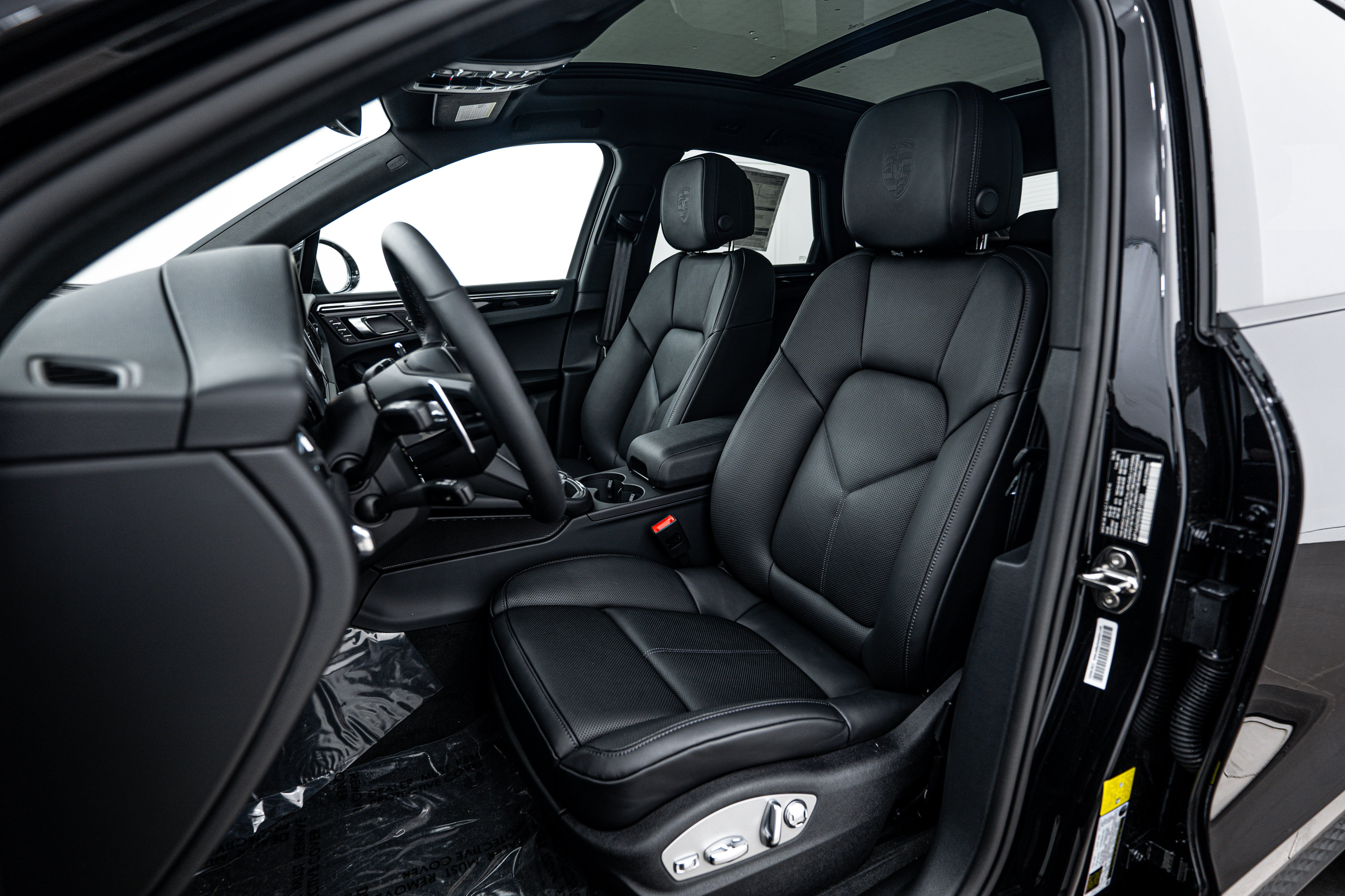 New 2025 Porsche Macan image 5