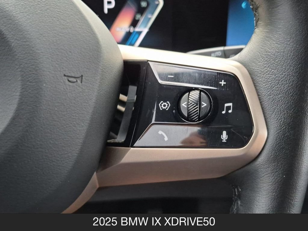 Used 2025 BMW iX xDrive50 AWD/4WD image 19