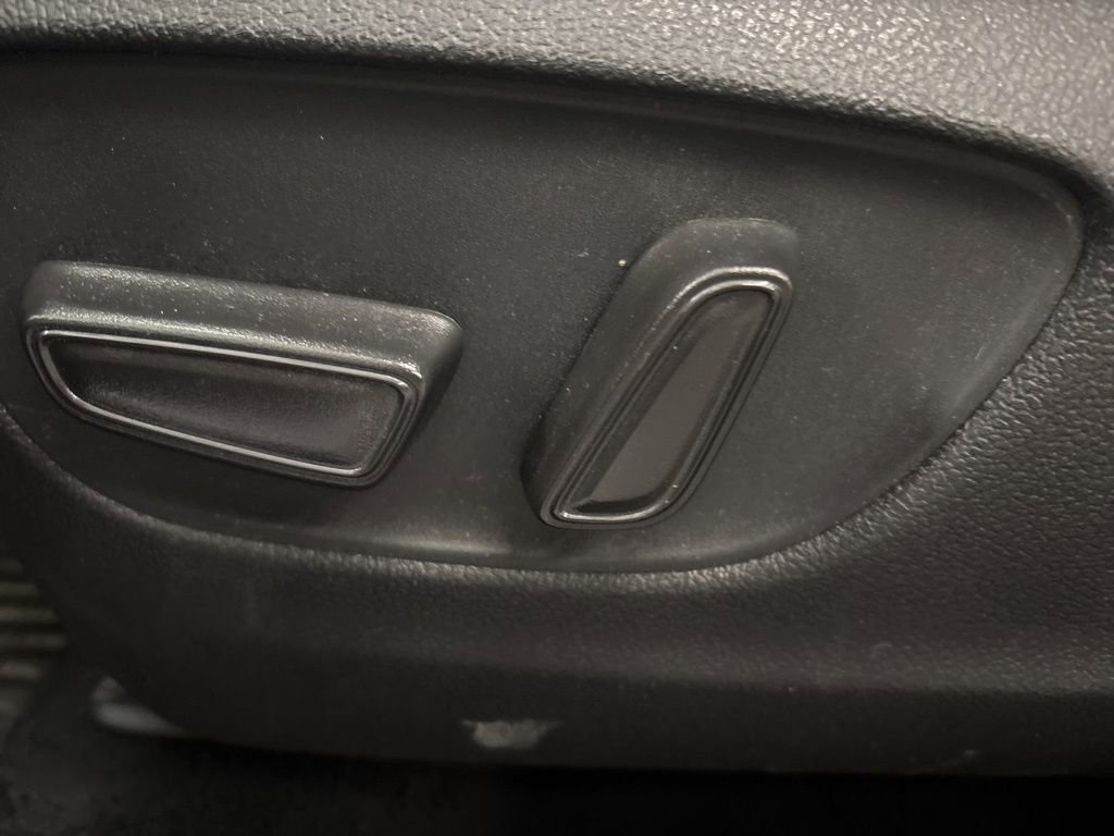 Used 2021 Toyota Highlander LE image 20