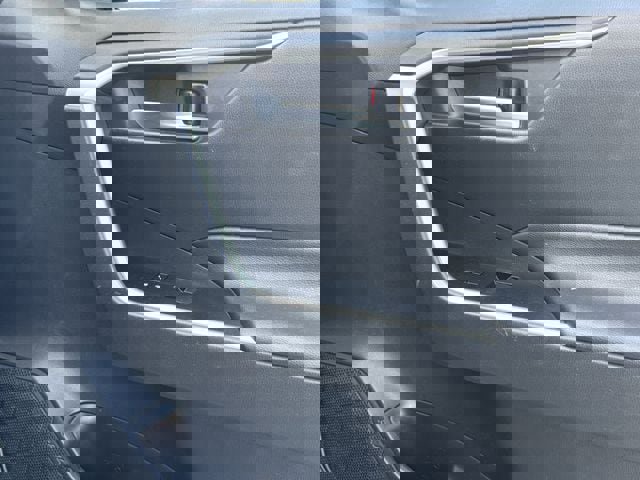 Used 2021 Toyota RAV4 XLE Premium image 29