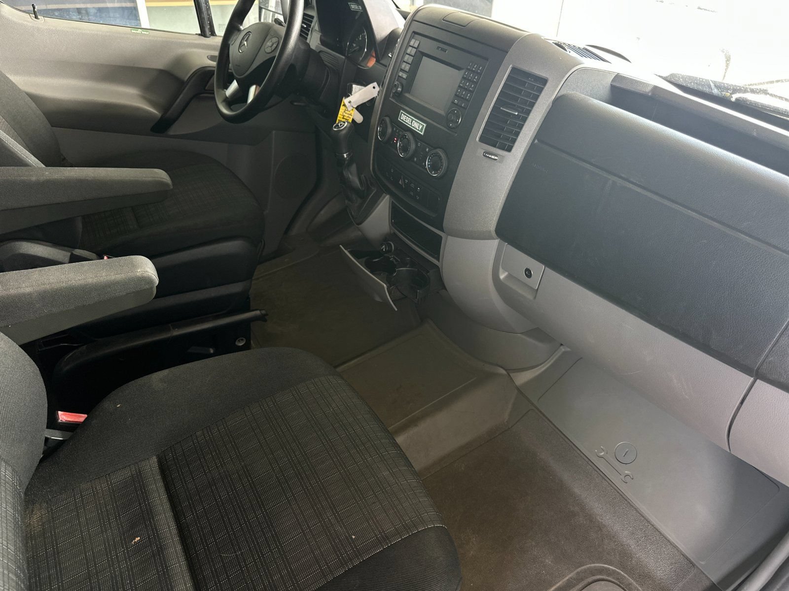 Used 2015 Mercedes-Benz Sprinter 2500 image 16