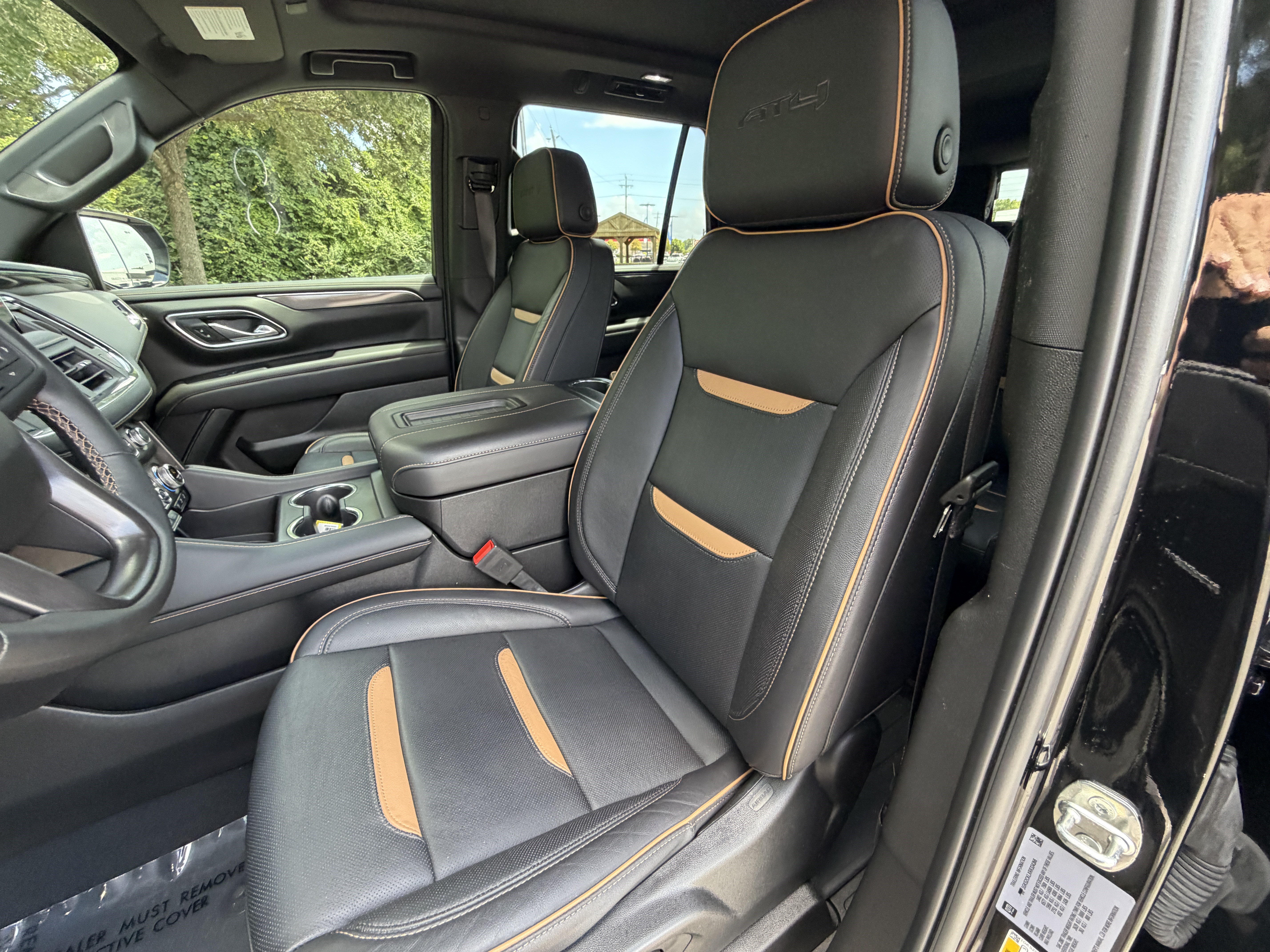 Used 2024 GMC Yukon AT4 w/ AT4 Premium Plus Package AWD/4WD image 17
