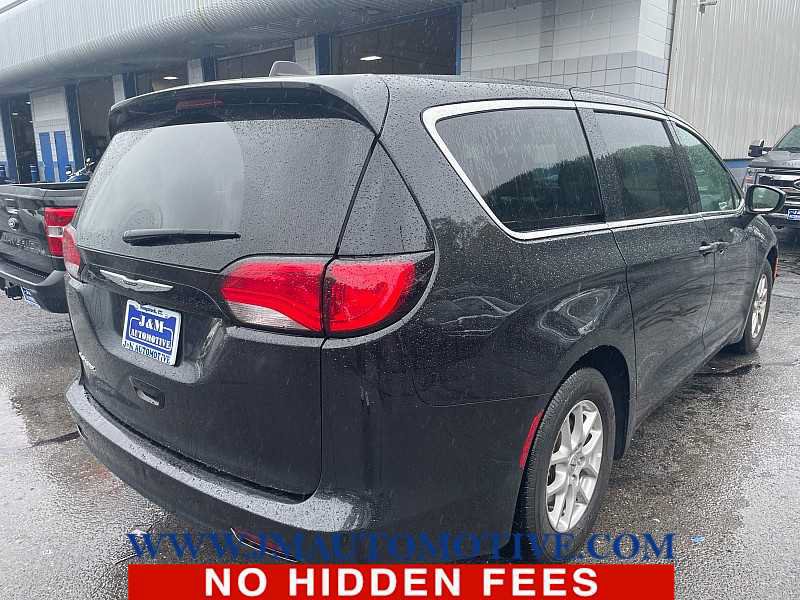 Used 2023 Chrysler Voyager LX FWD image 5