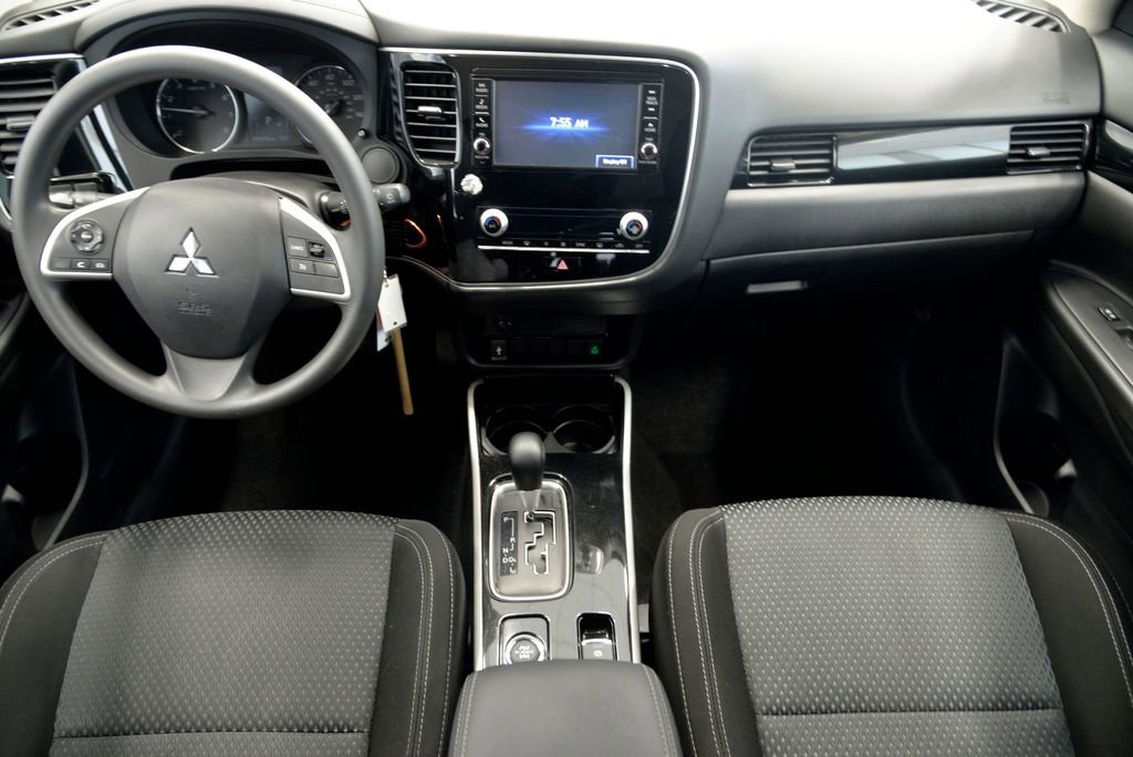 Used 2020 Mitsubishi Outlander SE image 17