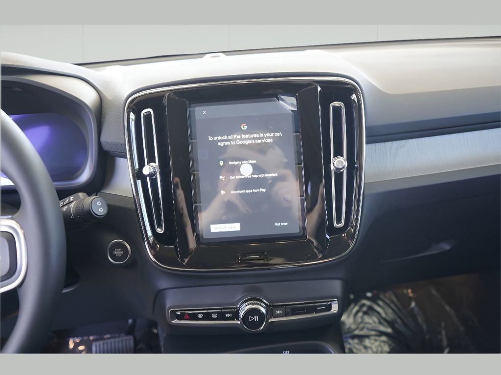 New 2025 Volvo XC40 B5 Core w/ Protection Package Premier image 15