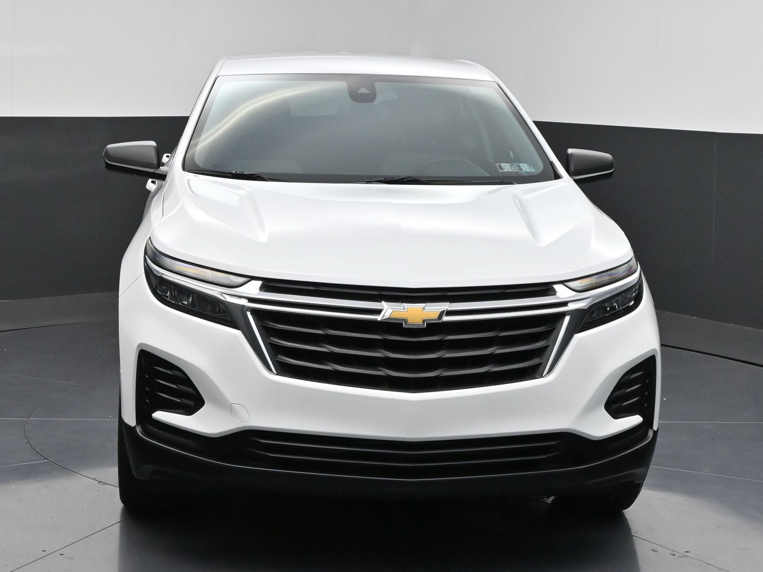 Certified 2023 Chevrolet Equinox LS w/ LS Convenience Package AWD/4WD image 2