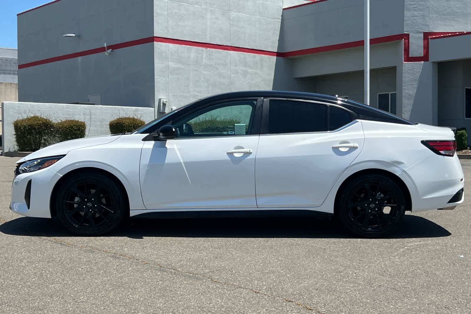 Used 2025 Nissan Sentra SR w/ Midnight Edition FWD image 9