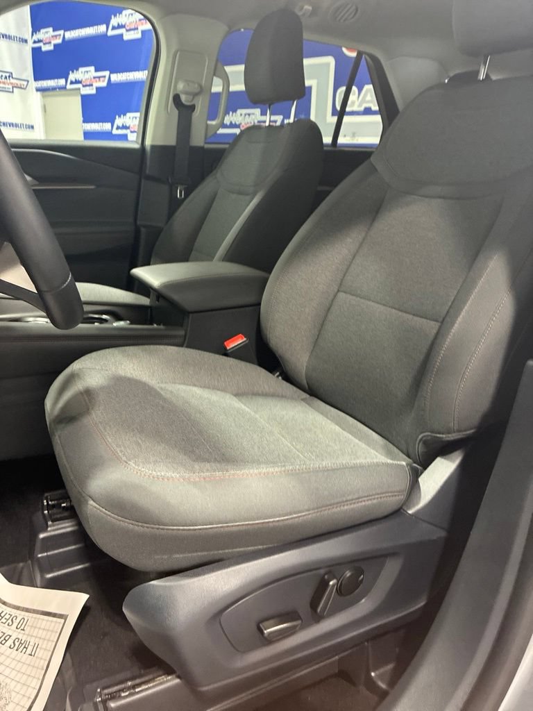Used 2025 Ford Explorer Active AWD/4WD image 12