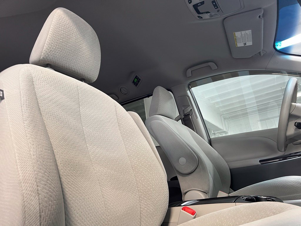 Used 2013 Toyota Sienna LE FWD image 23
