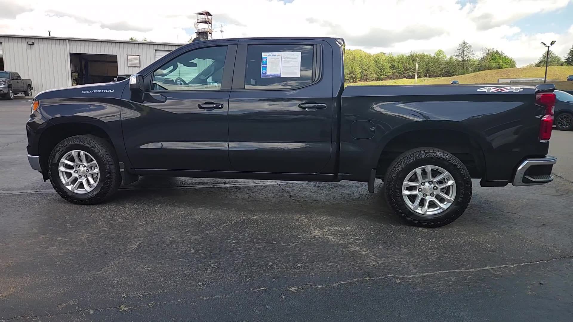 Used 2022 Chevrolet Silverado 1500 LT AWD/4WD image 16