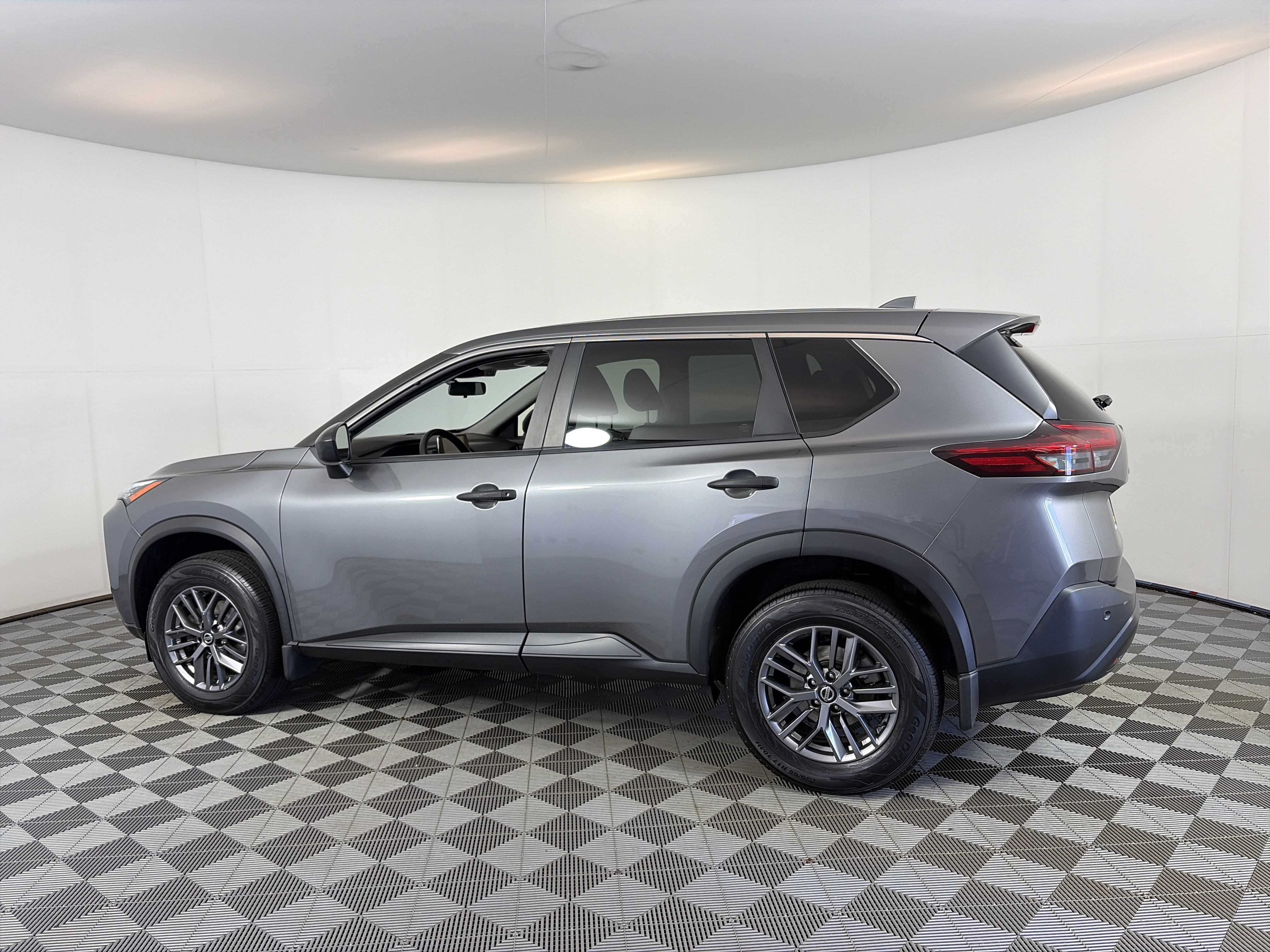Used 2021 Nissan Rogue S AWD/4WD image 8