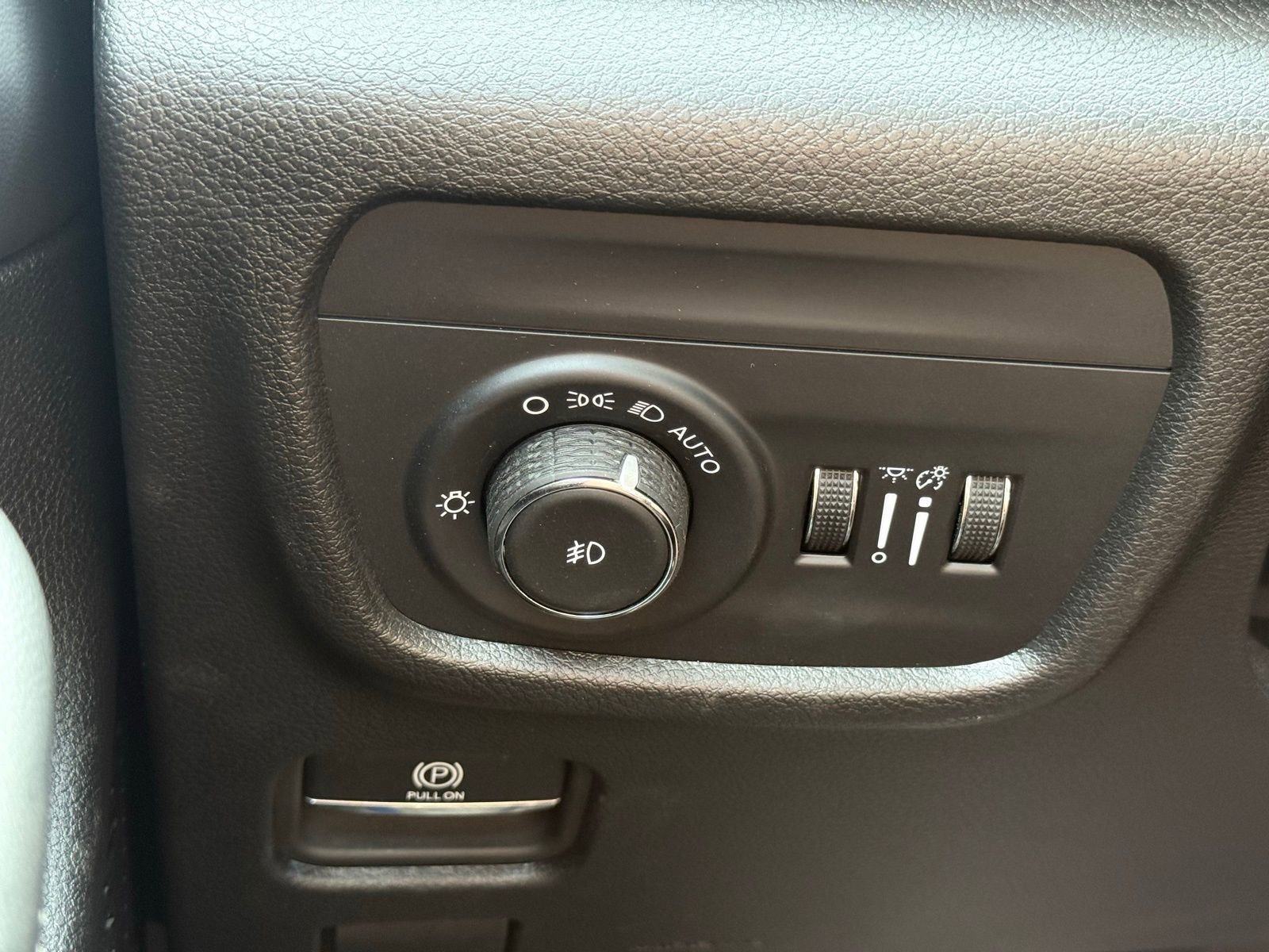 Used 2024 Jeep Grand Cherokee Limited image 34