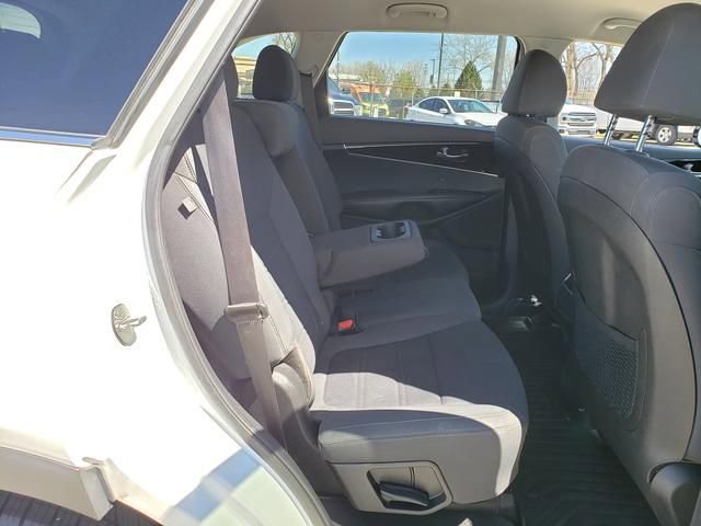 Used 2019 Kia Sorento LX image 18