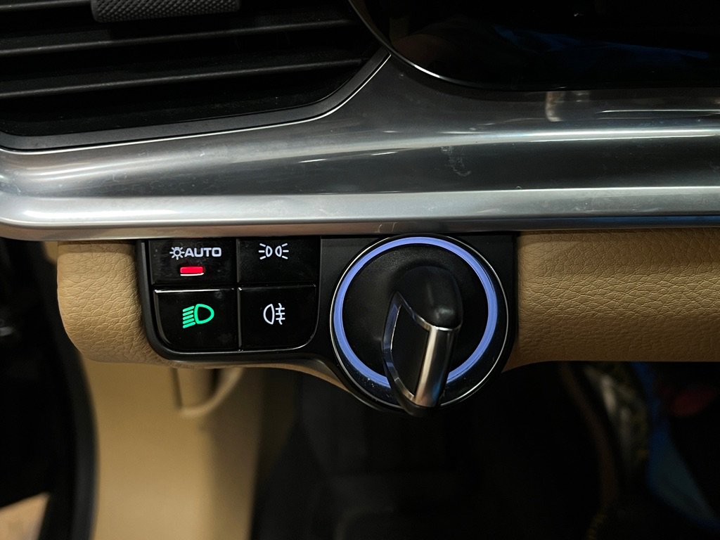 Used 2018 Porsche Panamera 4 w/ Premium Package Plus image 22