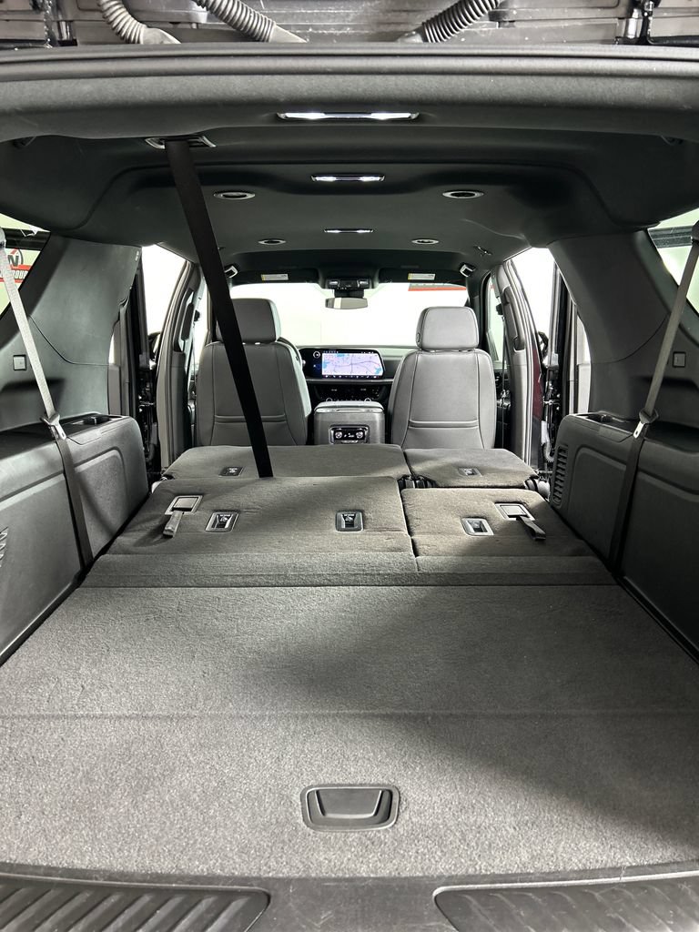 Used 2025 Chevrolet Suburban LT AWD/4WD image 22