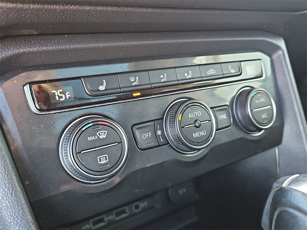 Used 2018 Volkswagen Tiguan SE w/ Panoramic Sunroof Package image 25