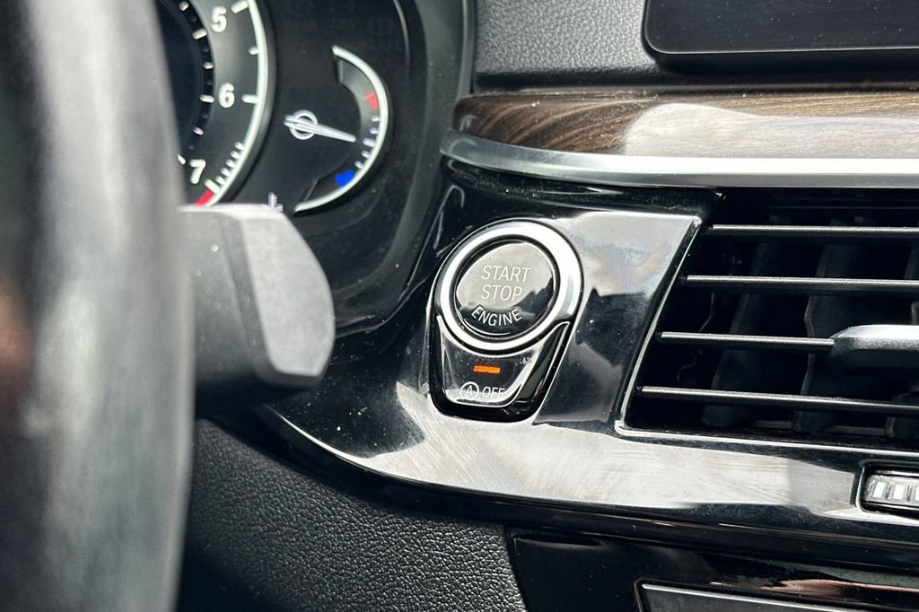 Used 2018 BMW 540i xDrive AWD/4WD image 24