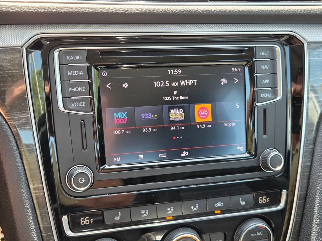 Used 2018 Volkswagen Passat 2.0T SEL Premium FWD image 22