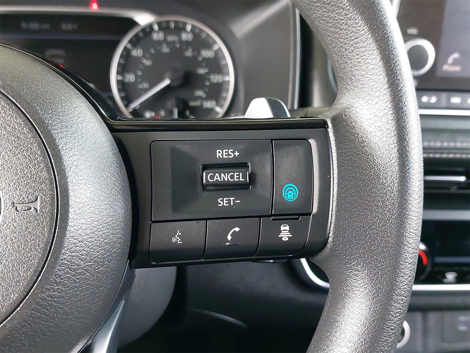 Used 2023 Nissan Rogue SV image 17