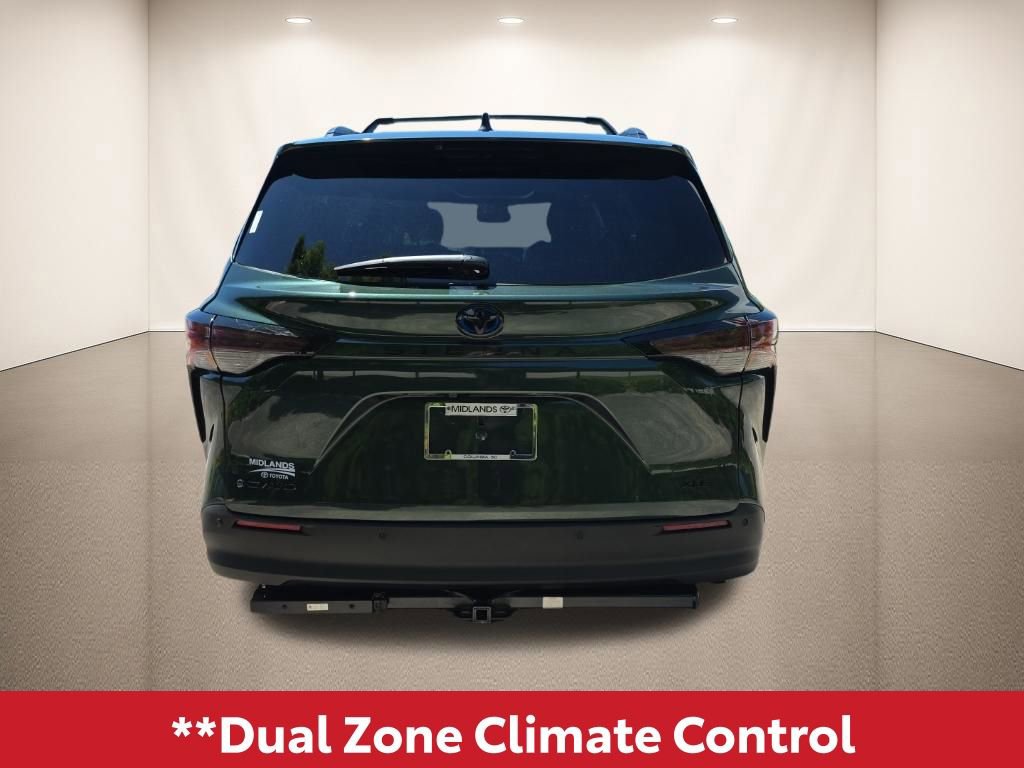 Used 2025 Toyota Sienna XLE Woodland Edition image 5