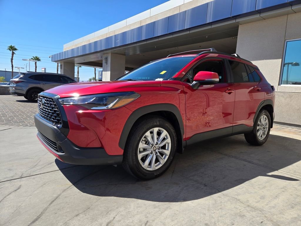 Used 2022 Toyota Corolla Cross LE image 2