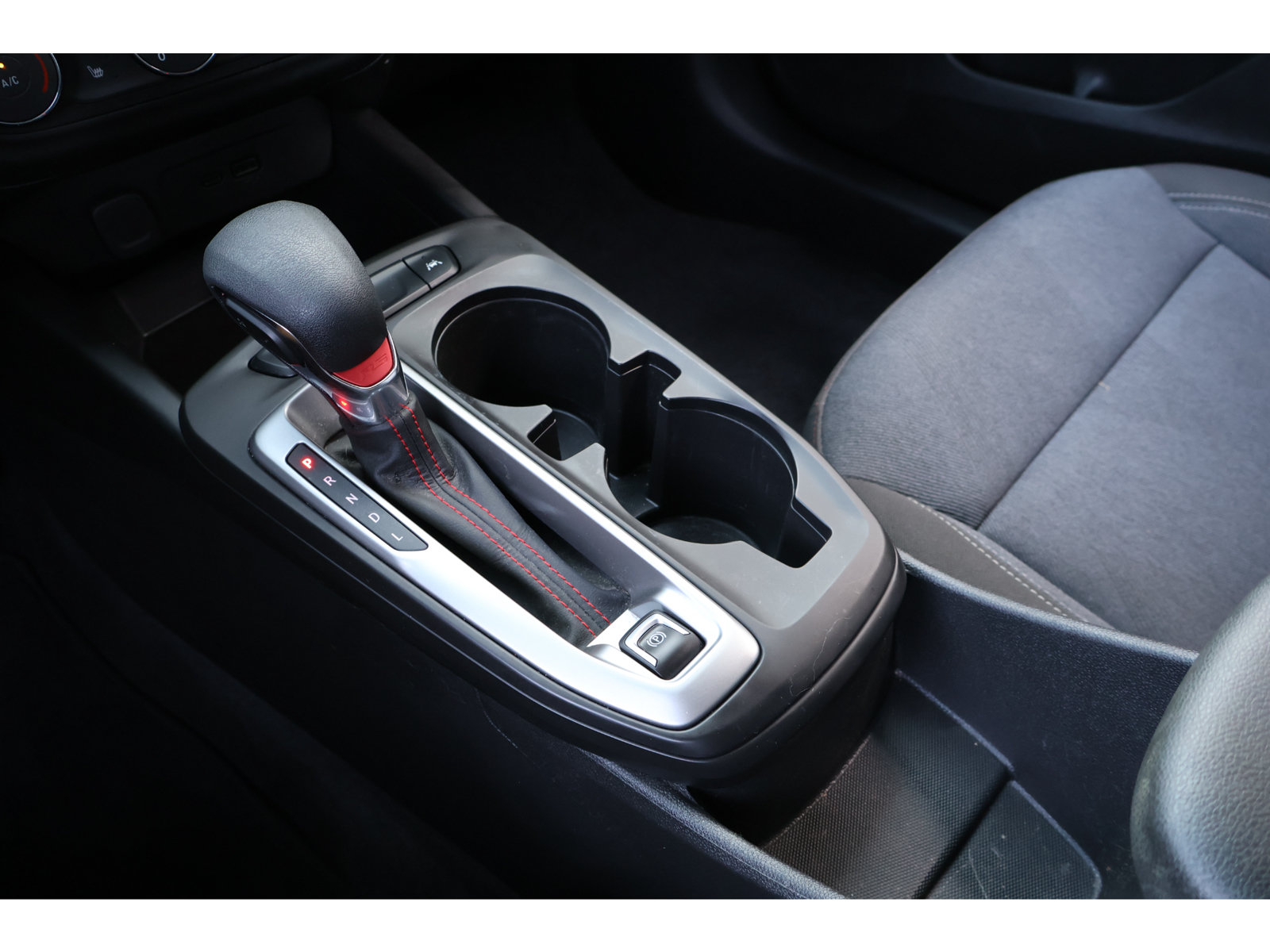 Used 2024 Chevrolet Trax RS FWD image 25
