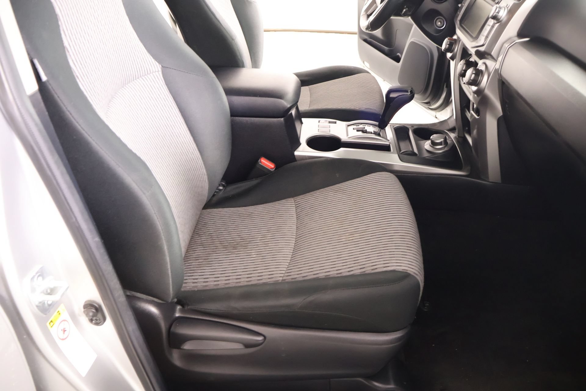 Used 2016 Toyota 4Runner SR5 AWD/4WD image 13