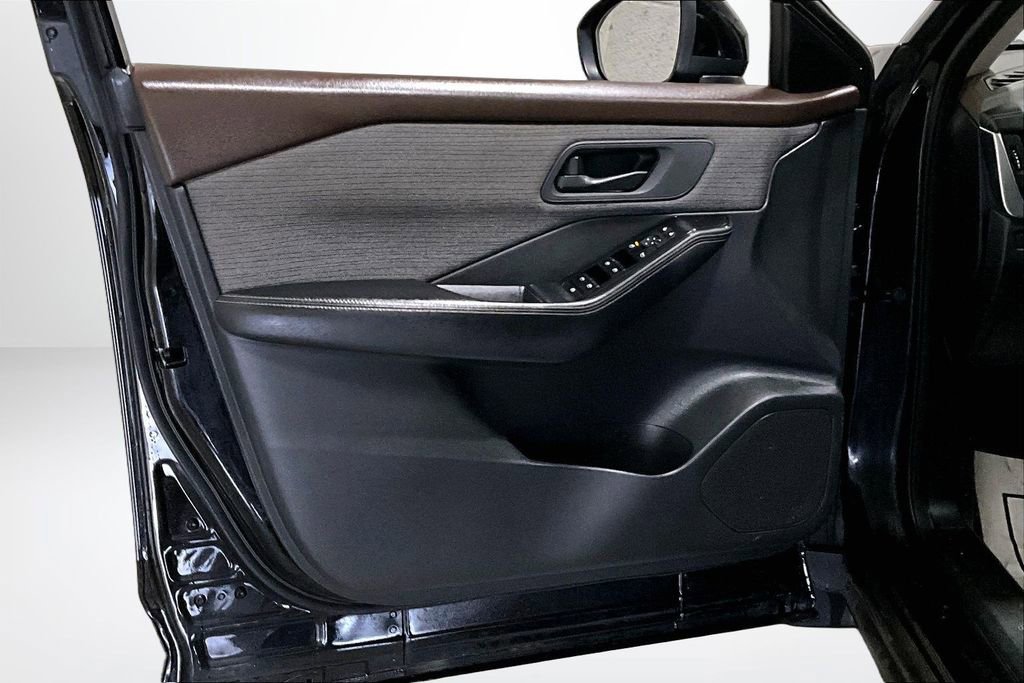 Used 2022 Nissan Rogue S image 20
